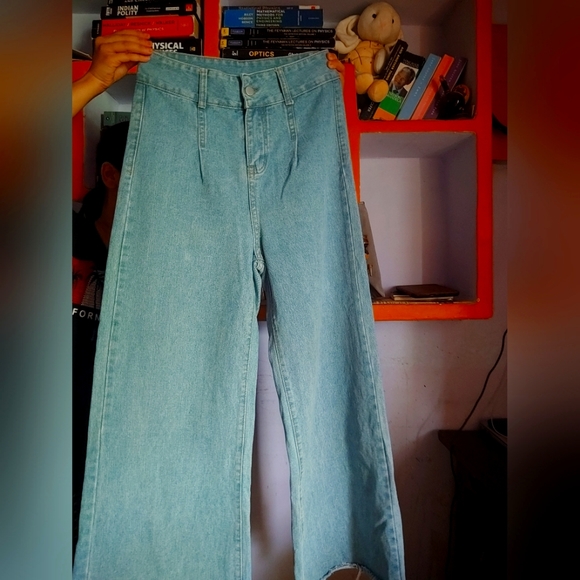 Denim - Highwait Denim wide legged jeans. size M